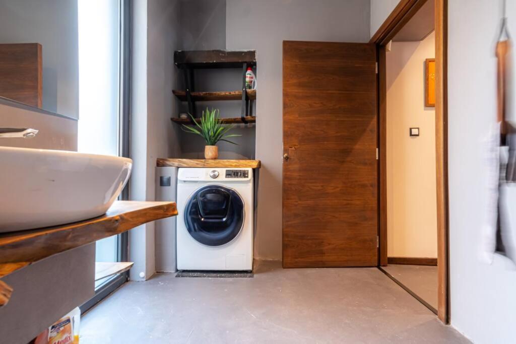 Top Central Design, 2 Bedroom, Ndk, Free Secured Parking София Екстериор снимка